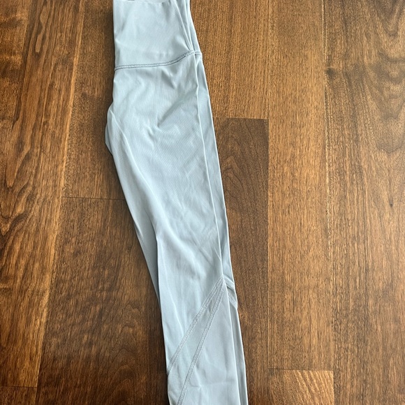 Wunder Train Scalloped Hem High Rise Crop ‘23 - Picture 2 of 9